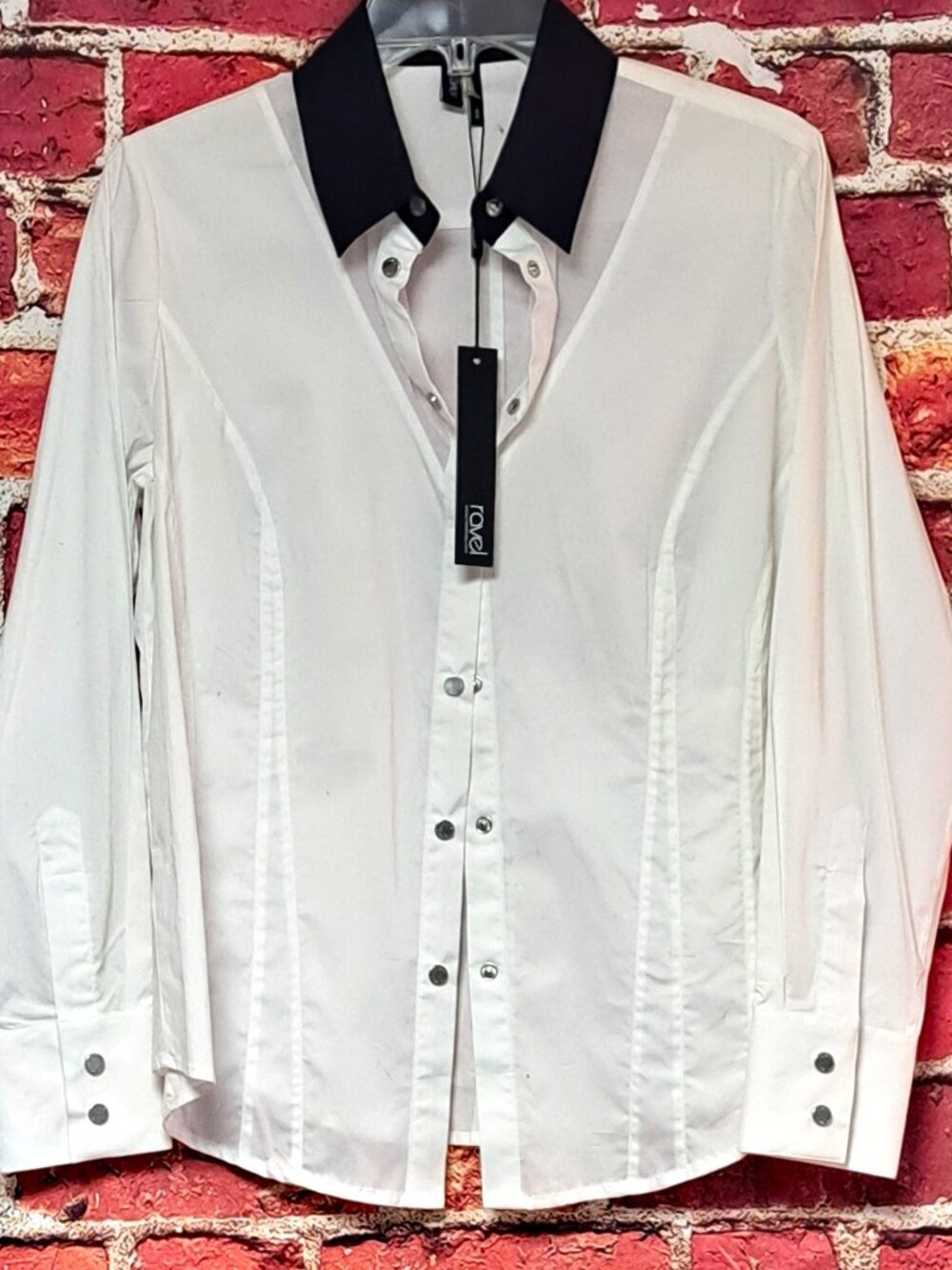 RAVEL NWT WHITE LADIES BLOUSE W BLACK COLLAR LONG SLEEVE BUTTON UP SIZE MED